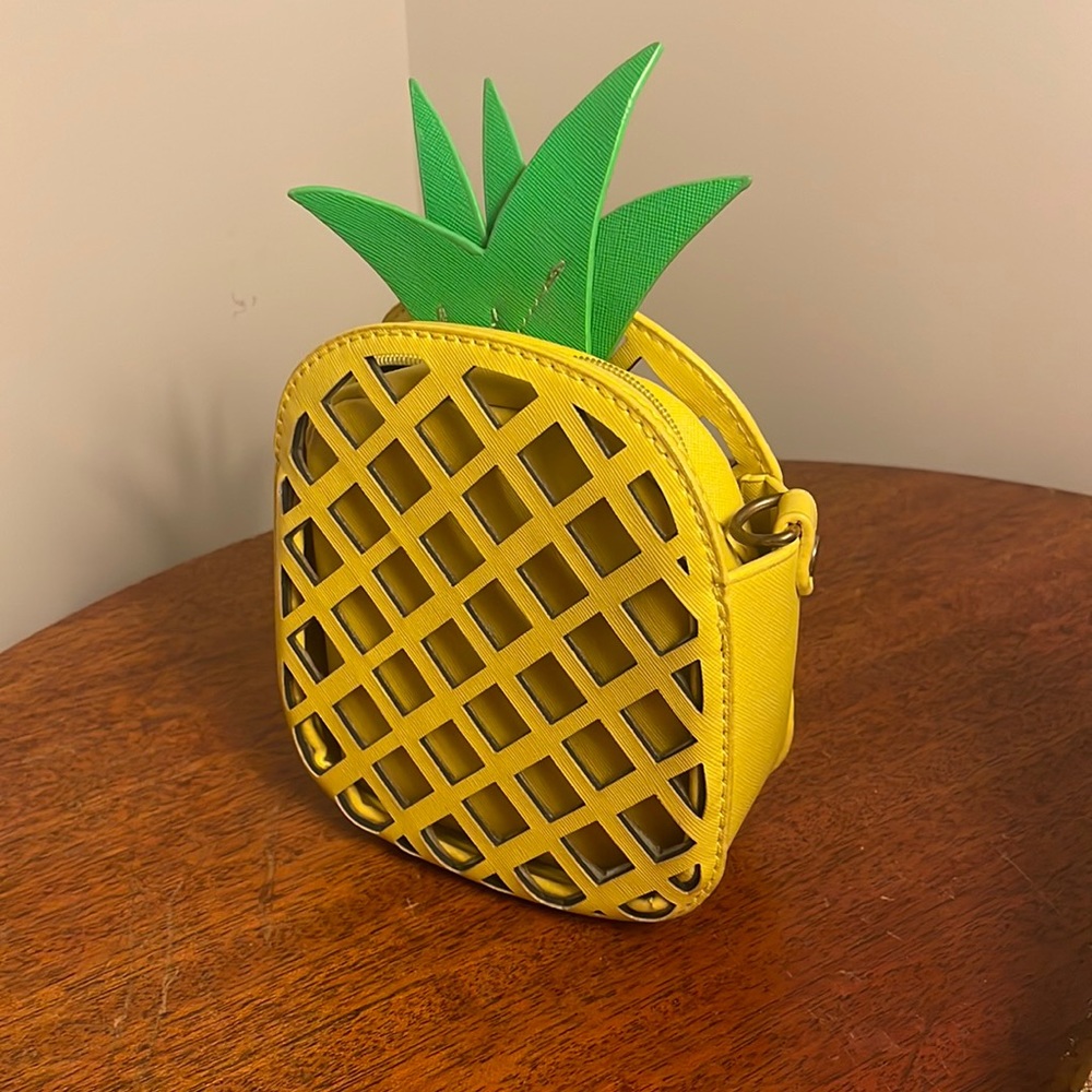Pineapple Purse- Chain Not Included